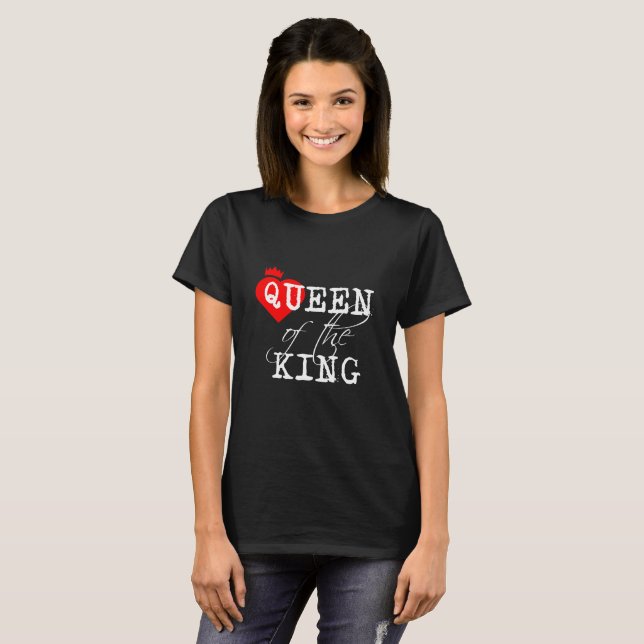 Königin des Königs rotes Herz und eine Krone schwa T-Shirt (Vorne ganz)