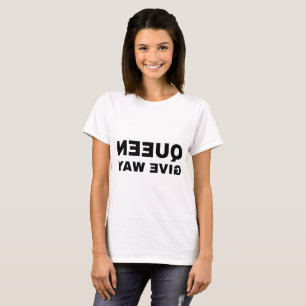 Königin scheut sich nicht und gibt den Weg T-Shirt
