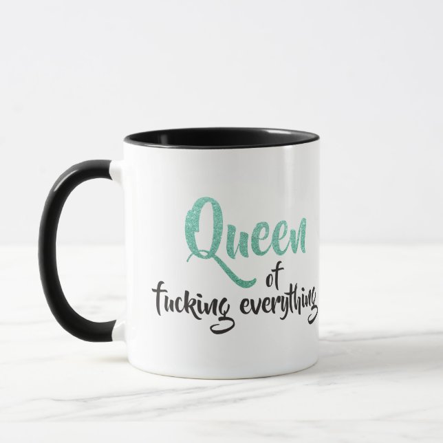 Königin von f*cking alles ! Schwarz und Aquamarin Tasse (Links)