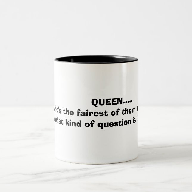 KÖNIGIN ....., wer von t… das angemessenste ist Zweifarbige Tasse (Mittel)