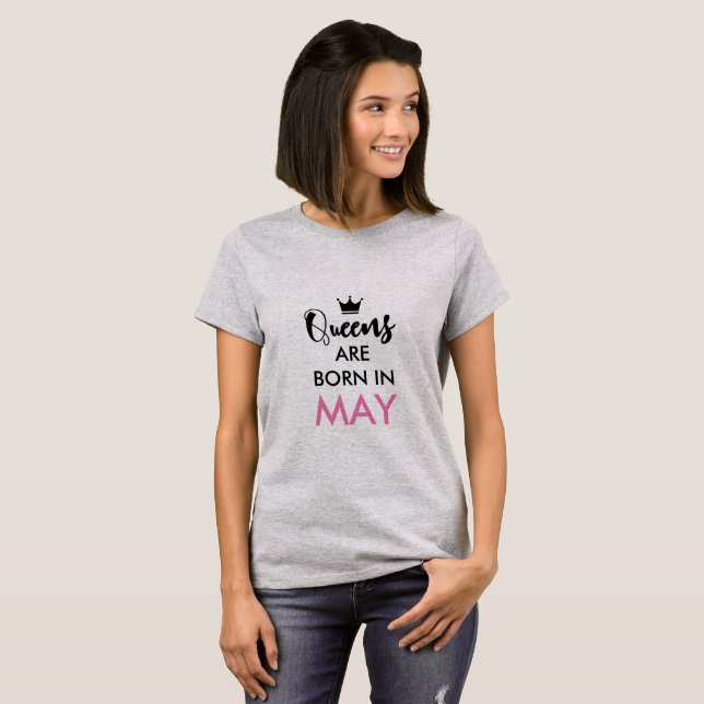 Königinnen sind geboren in.. - Benutzerdefinierter T-Shirt (Vorne ganz)