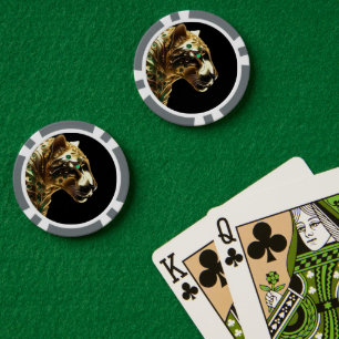 Königliche Pracht: Der goldene Jaguar, geschmückt Pokerchips