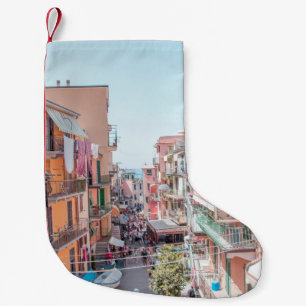 KONKRETE GEBÄUDE AUS BROWUND UND WEISS KLEINER WEIHNACHTSSTRUMPF