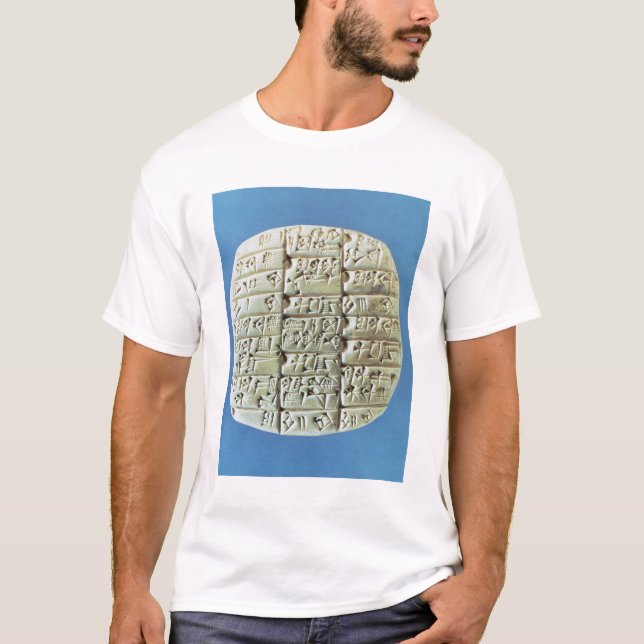 Konten legen mit keilförmigem Skript, c.2400 BC T-Shirt (Vorderseite)
