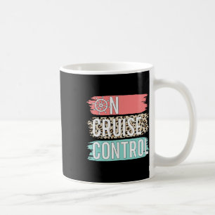 Kontrolle auf Kreuzfahrtschiff Sonniger Sommerferi Kaffeetasse