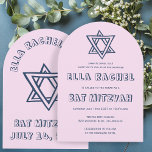 KONTUR LETTERS STAR Arch Custom Bat Mitzvah Einladung<br><div class="desc">Perfekte Karte, um eine Bar oder Fledermausmitzvah anzukündigen! Handgemachte Kunst für Sie mit dem Stern von David auf der Vorder- und Rückseite! Vollständig anpassbar! Klicken Sie auf "Personalisieren" oben, um den Text zu bearbeiten. Klicken Sie auf "Bearbeiten mit dem Design-Tool", um die Schriftart, Farben und Platzierungen anzupassen und das Design...</div>