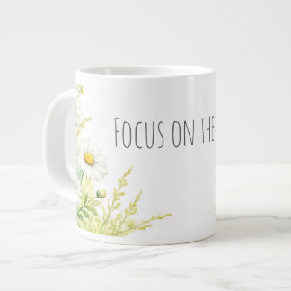 Konzentriere dich auf das Gute - Aquarell-Gänseblü Jumbo-Tasse