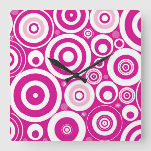 Konzentrierte rosafarbene Rundkreisen Uhr