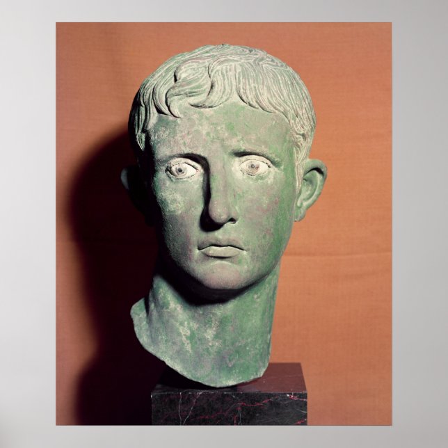 Kopf aus einer vollen Statue des Kaisers Poster (Vorne)