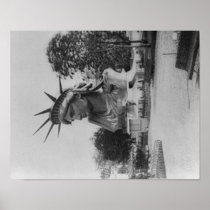 Kopf des Freiheitsstatuen in Paris-Park Poster