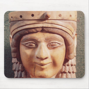 Kopf einer Frau, genannt die Dame des Brunnens Mousepad