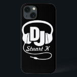 Kopfhörer DJ mit dem Namen Schwarzweiß-Pad-Gehäuse Case-Mate iPhone Hülle<br><div class="desc">Helfen Sie,  Ihr iPhone vor Anschlägen und kleinen Unfällen zu schützen,  mit diesem iPad Fall. Original Grafik DJ iPhone Gehäuse für Musik DJ's und aufstrebende Disk Jockeys und Clubbing Fans. Passen Sie Ihren Namen an. Beispiel liest Stuart K. Exklusiv von Sarah Trett entworfen.</div>