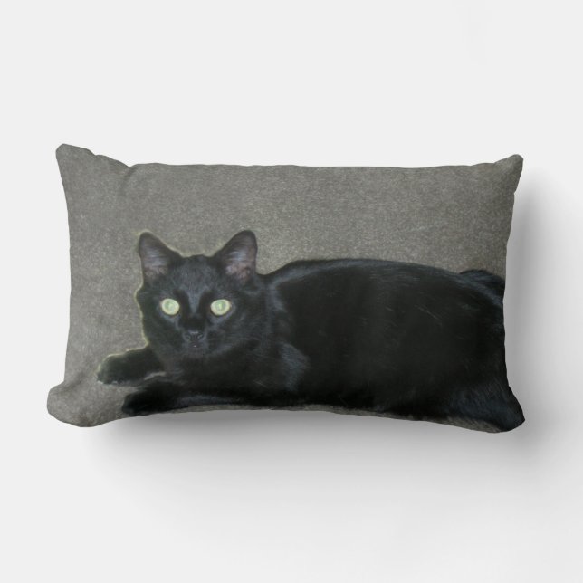 Kopfkissen - Schwarze Katze auf Teppich Lendenkissen (Vorderseite)