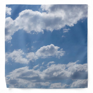 Kopftuch blauer Himmel mit Nuvens.
