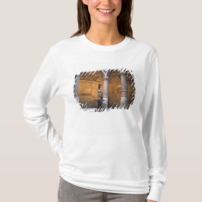 Kopie von Putto mit Dolphin von Andrea del T-Shirt (Vorderseite)