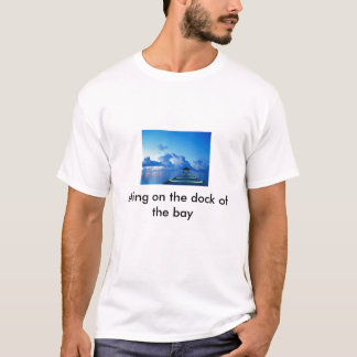 Koppeln Sie an und auf dem Dock der Bucht sitzen T-Shirt