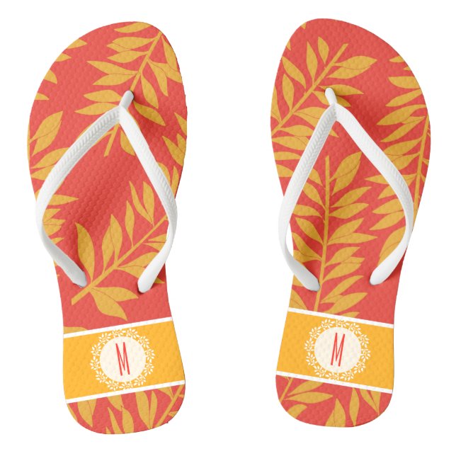 Koralle und gelbe tropische Cabana mit Monogramm Flip Flops (Fußbett)