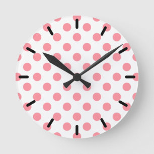 Korallen- und Weißpolka-Punkte Runde Wanduhr