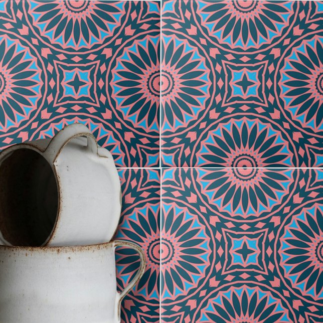 Korallenrosa Blau Kaleidokopisches geometrisches M Fliese (Von Creator hochgeladen)