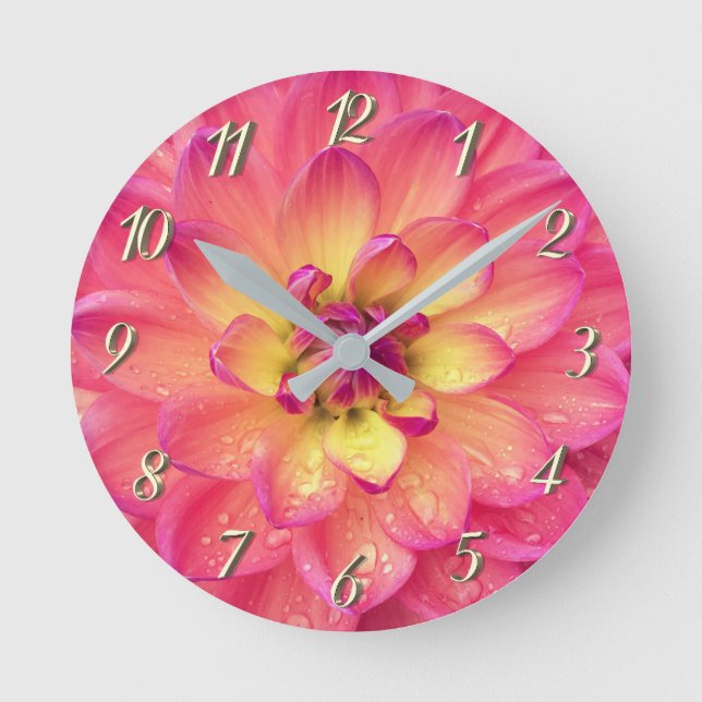Korallenrosa Dahlia-Blume Runde Wanduhr (Vorderseite)