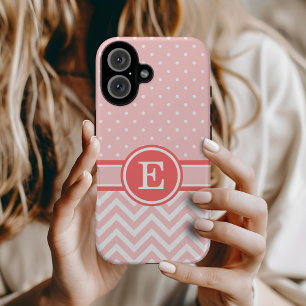 Korallenrote und rosa preppy Chevron-Punkte-Monogr iPhone 16 Hülle