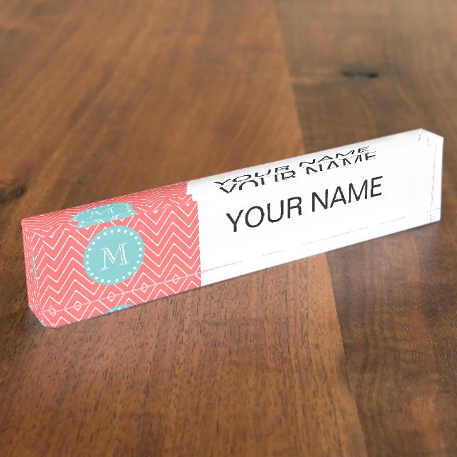 Korallenrotes Zickzack aquamarines Monogramm des Namensplakette (Seite)