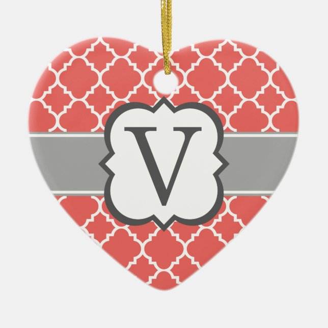 Korallenweißes Monogramm Letter V Quatrefolie Keramikornament (Vorne)