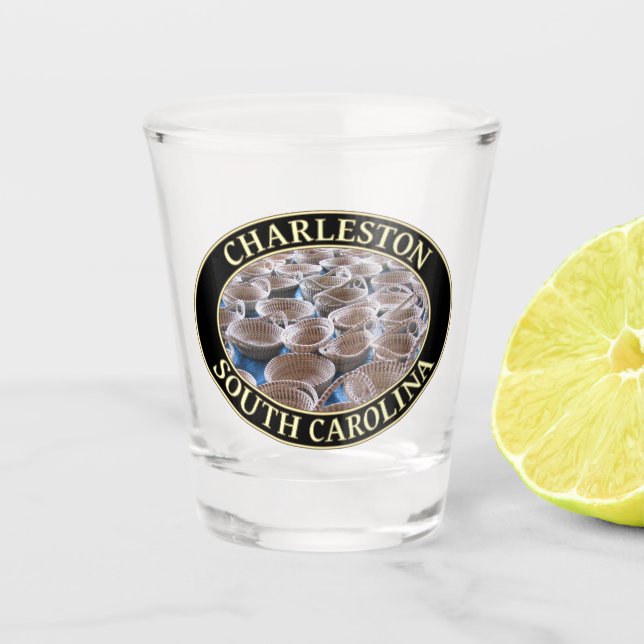 Körbe für Süßgras am Markt, Charleston, SC Schnapsglas (Vorderseite)