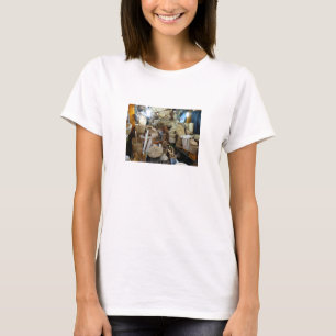 Körbe in einem Namdaemun-Küchenladen auf einem T-Shirt