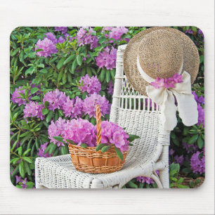 Korbsessel im Garten von Azalea Mousepad