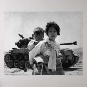 Koreakrieg-Flüchtling mit Baby Poster