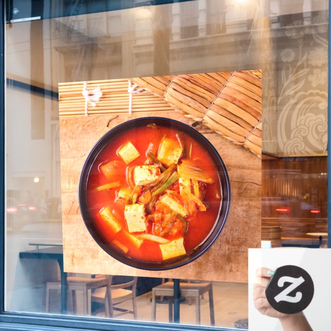 Koreanisches Essen Kimchi Suppe mit Tofu Fensteraufkleber (Café-Fenster)