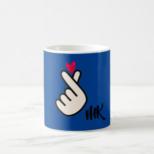 Koreanisches K-Pop Hand Heart Blue Monogram Kaffeetasse