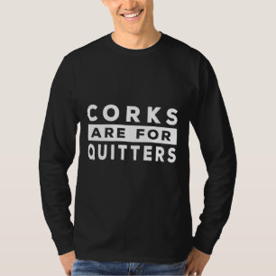 Korken sind für Weinreben bestimmt T-Shirt