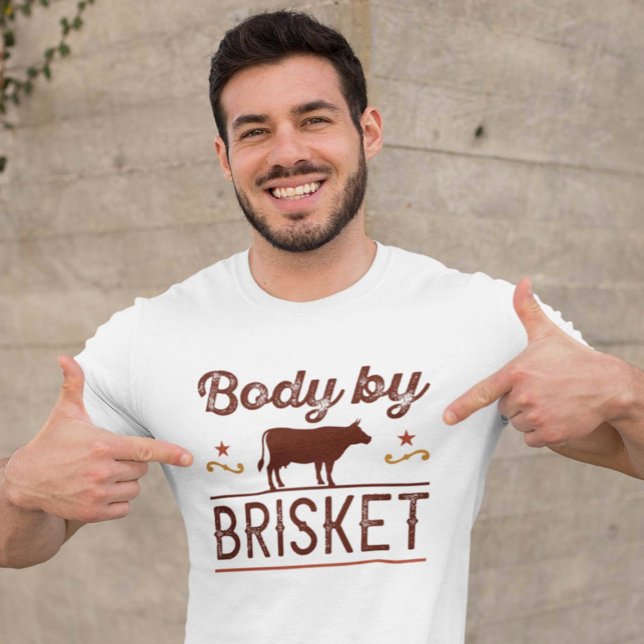 Körper nach Briskat T-Shirt (man wearing shirt for barbecue lovers - Body by brisket shirt)