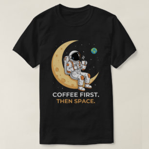 Kosmikaffein: Erst Kaffee, dann Weltraum T-Shirt