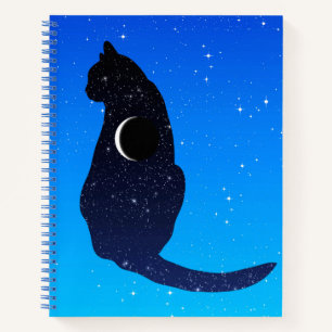 Kosmische Katze im Hintergrund eines Sternenhimmel Notizbuch