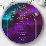 Kosmische Lila Aquamarine Silbermondsterne Hochzei Menükarte<br><div class="desc">Die kosmischen Lila Aquamarinen Silver Sun Moon Stars Space Wedding Menu Cards zeichnen sich durch eine silberne Sonne, Mond und Sterne aus, die auf einem farbenprächtigen mystischen lila, aquamarinen und blauen kosmischen Hintergrund mit Ihren Menüdetails in der Mitte der modernen silbernen Kalligraphie-Skript. Personalisieren Sie den Text durch Bearbeiten in den...</div>
