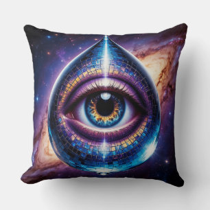Kosmischer Blick innerhalb einer tränenförmigen ga Kissen