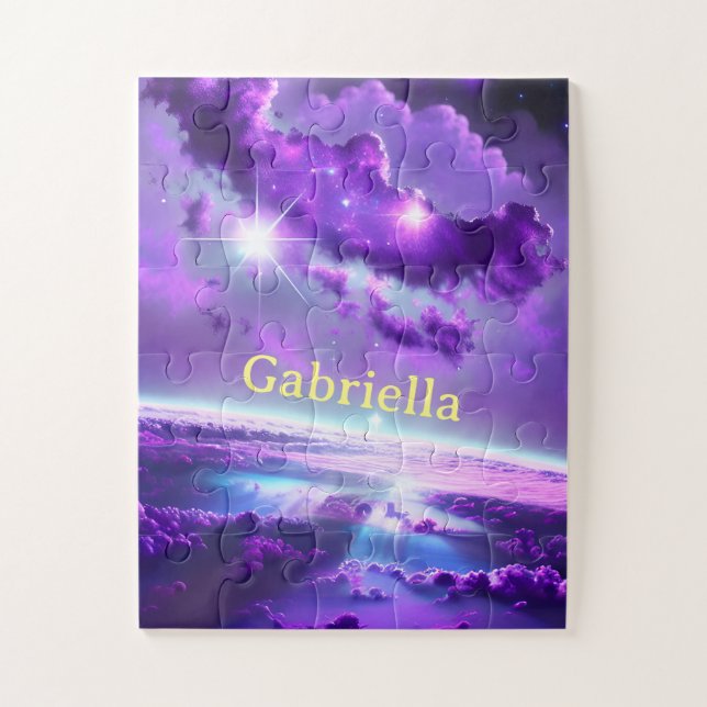 Kosmischer Lila Violettnebel Wolken im Weltraum (Vertikal)