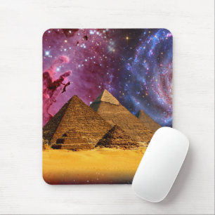 kosmischer Sturm über dem Untergrund Mousepad
