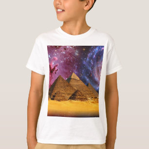 kosmischer Sturm über dem Untergrund T-Shirt