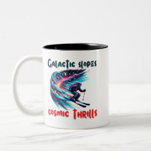 Kosmisches Skiabenteuer im Weltraum Zweifarbige Tasse