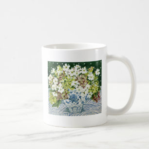 Kosmos und Hydrangeas in einem chinesischen Vase Kaffeetasse