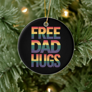 Kostenlose Dad-Hugs LGBTQ Gay Pride Month stolzer  Keramik Ornament