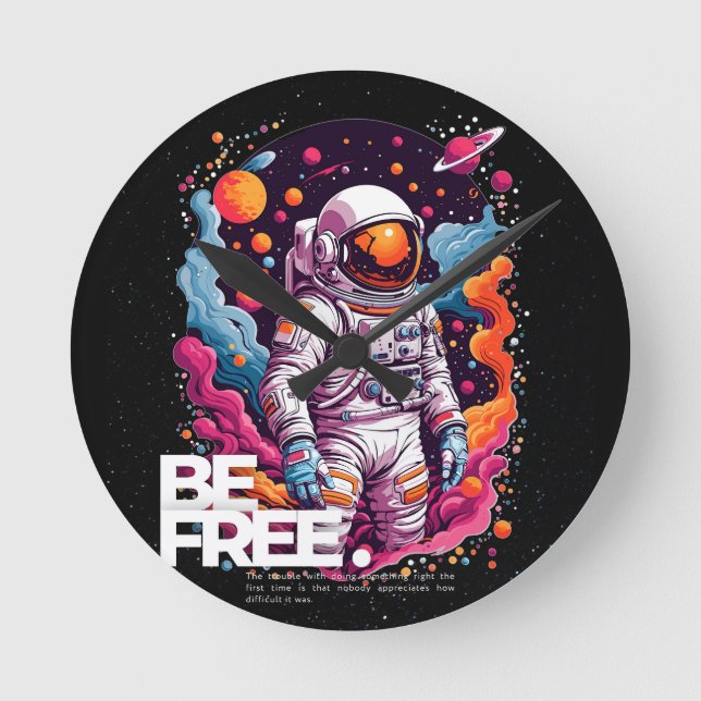 KOSTENLOSES Astronautendesign Runde Wanduhr (Vorderseite)