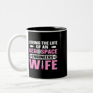Kostensatz für weibliche Ingenieurskunst für eine  Zweifarbige Tasse