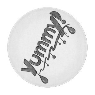 Köstliche Schokolade treiben Textdesign "Yummy" Schneidebrett
