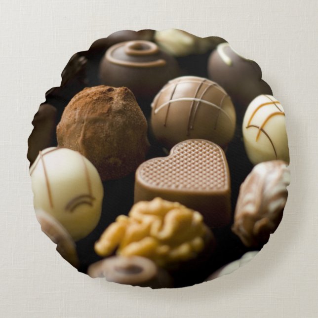 Köstliche Schokoladenpralinen Rundes Kissen (Vorderseite)
