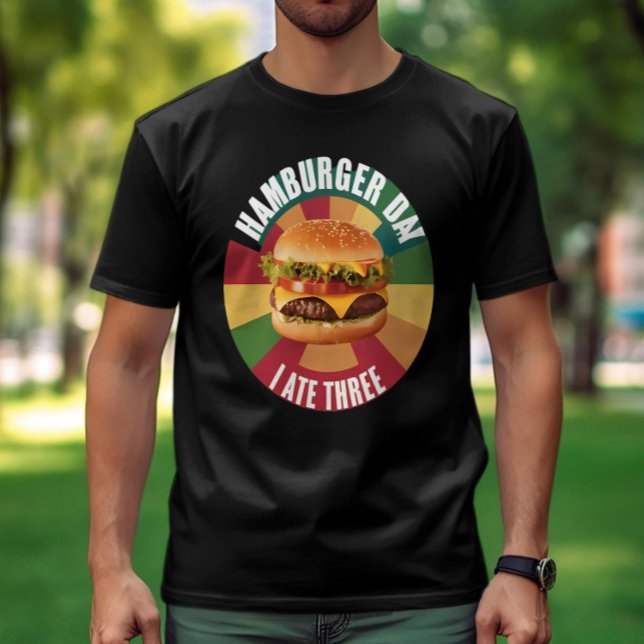 Köstlicher Hamburger mit frischem Salat und geschm T-Shirt (Von Creator hochgeladen)